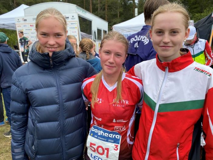 SM-treorna. Tuva Henricsson, Izabella Ljungberg och Wilma Jonsson blev bronsmedaljörer i SM-stafetten i Ölmhult.
